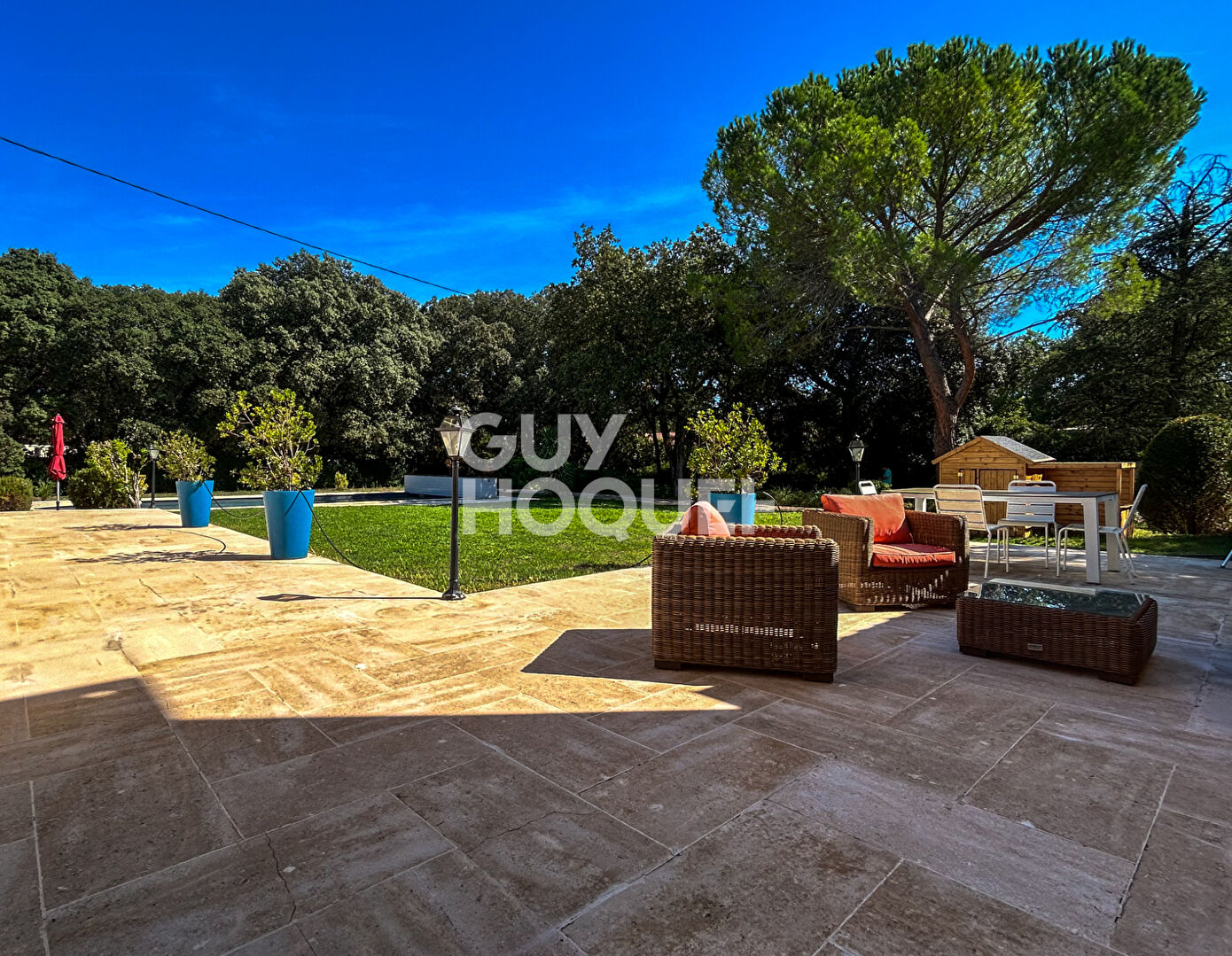 Propriété à Carpentras 6 pièces 235 m² et 153 m² de dépendances sur 6000 m² de terrain