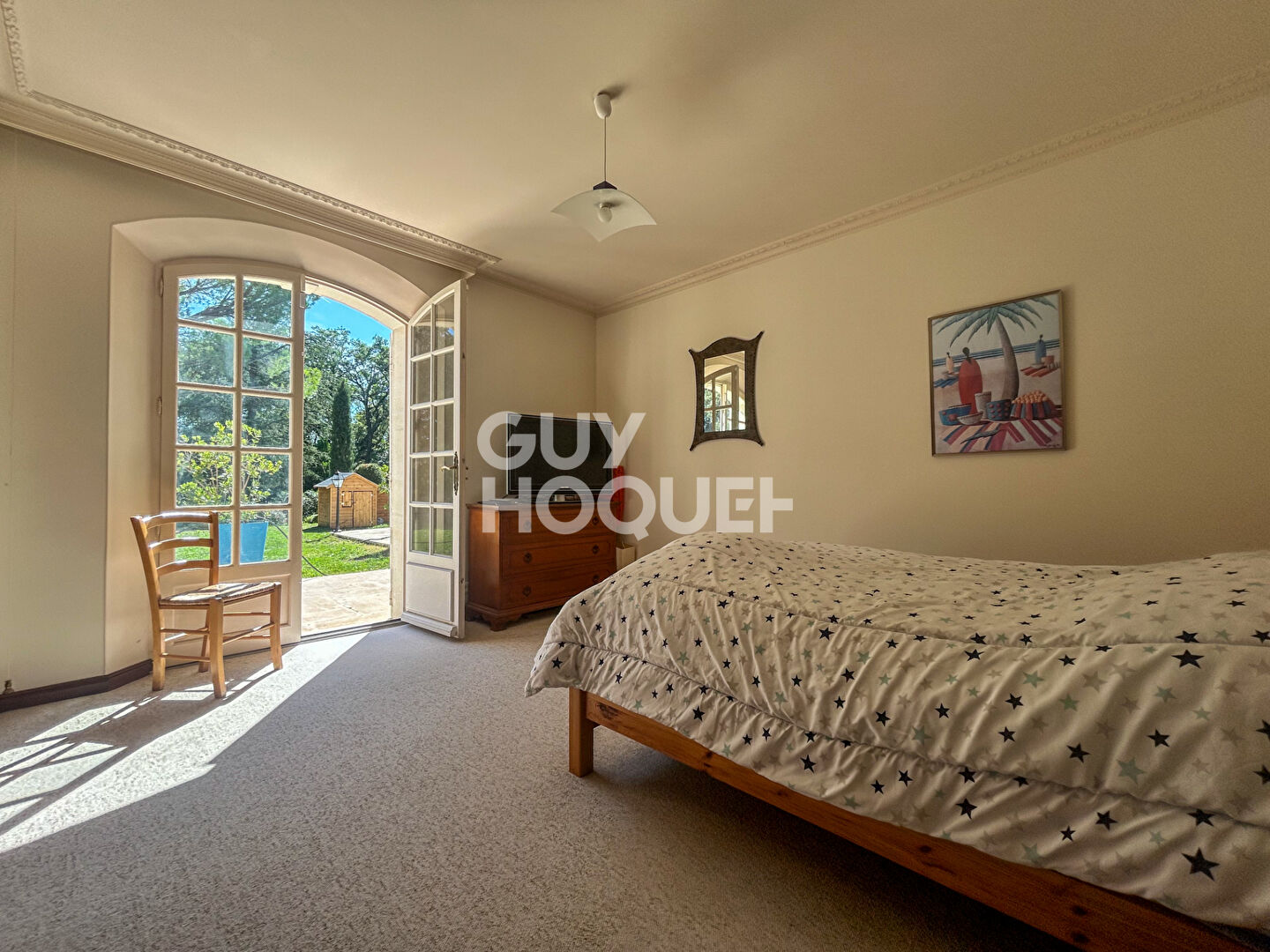 Propriété à Carpentras 6 pièces 235 m² et 153 m² de dépendances sur 6000 m² de terrain