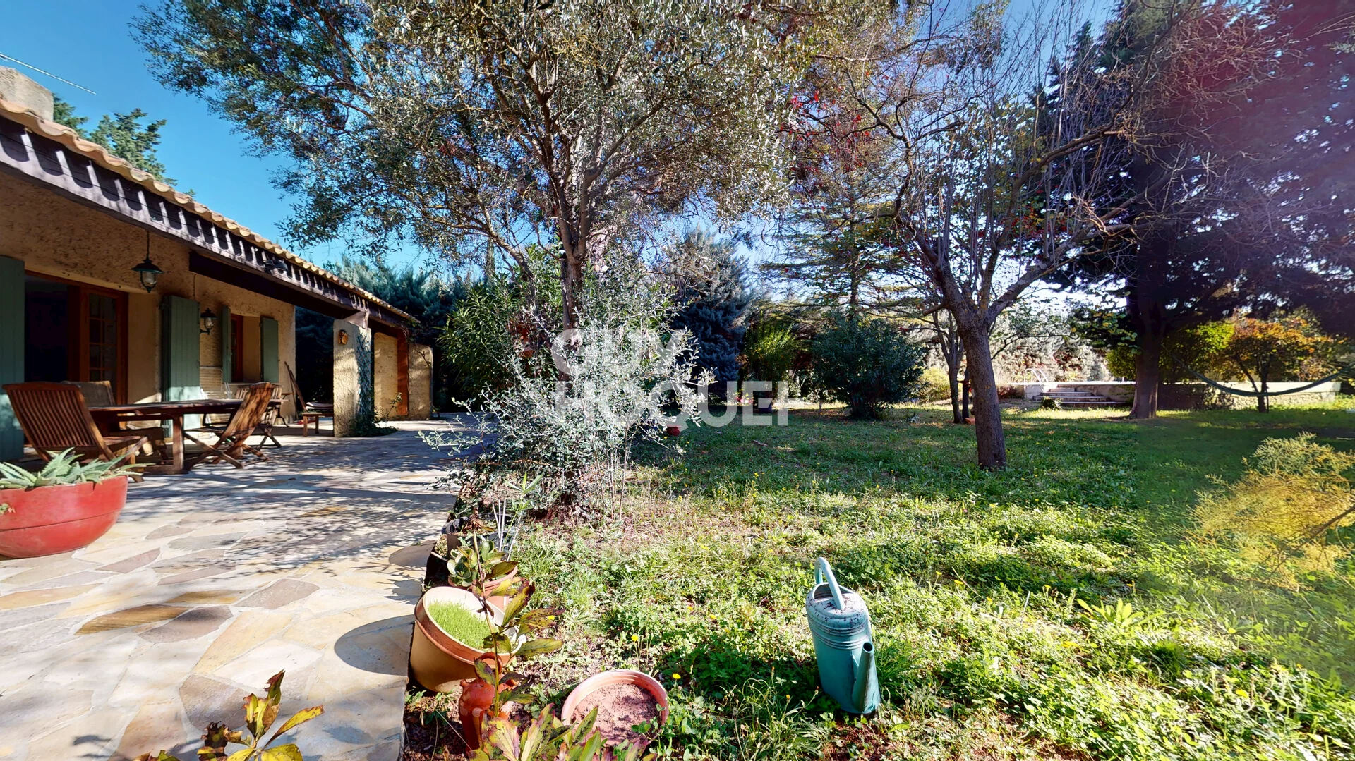 Maison spacieuse à vendre à Le Thor - 4 chambres  et grand jardin avec piscine !