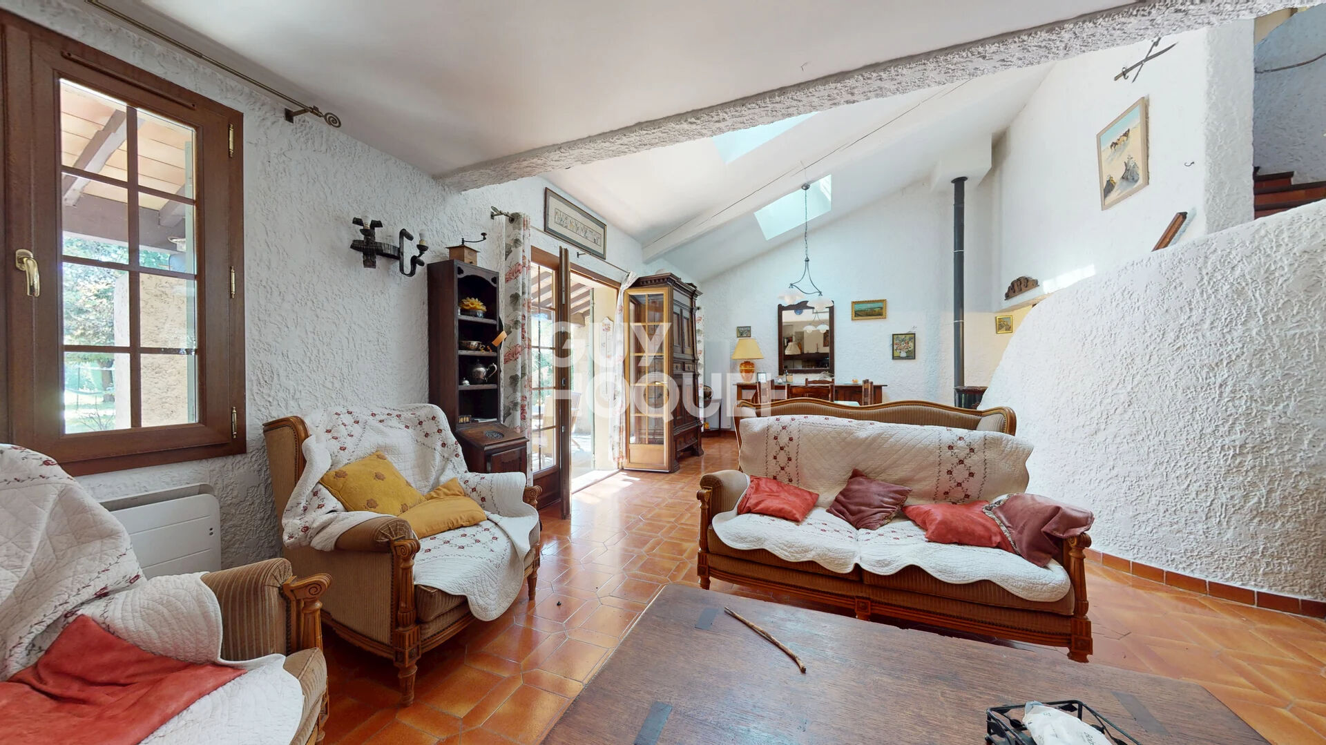 Maison spacieuse à vendre à Le Thor - 4 chambres  et grand jardin avec piscine !