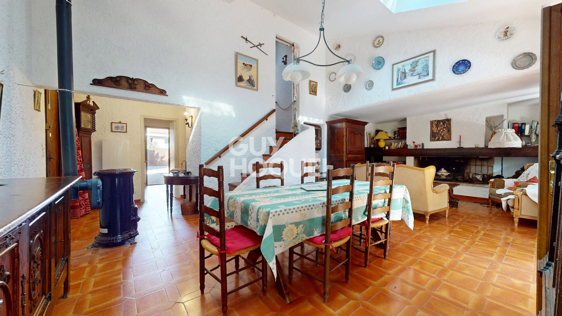 Maison spacieuse à vendre à Le Thor - 4 chambres  et grand jardin avec piscine !