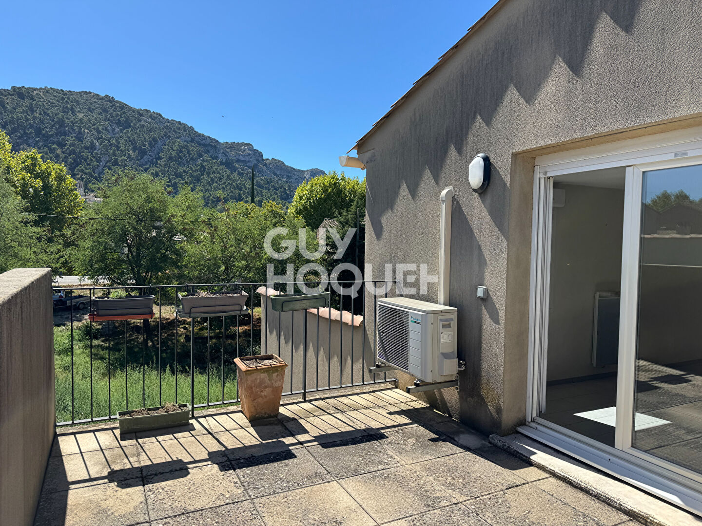 Appartement T3 avec terrasse place de parking et garage