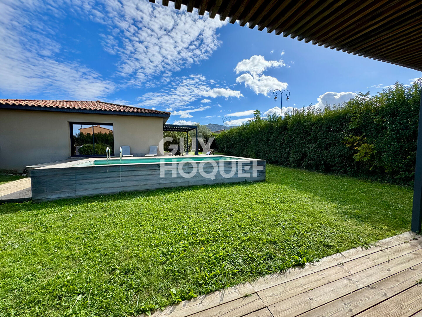 Maison Taillades 5 pièce(s) 121m2 garage et piscine