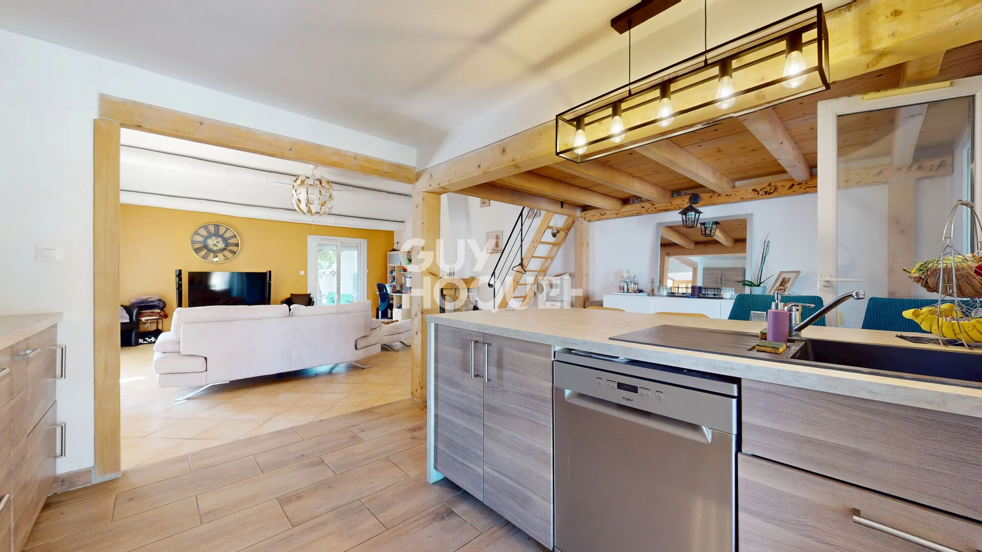 Maison type 4  de 149m² en carrez de plain pied avec piscine