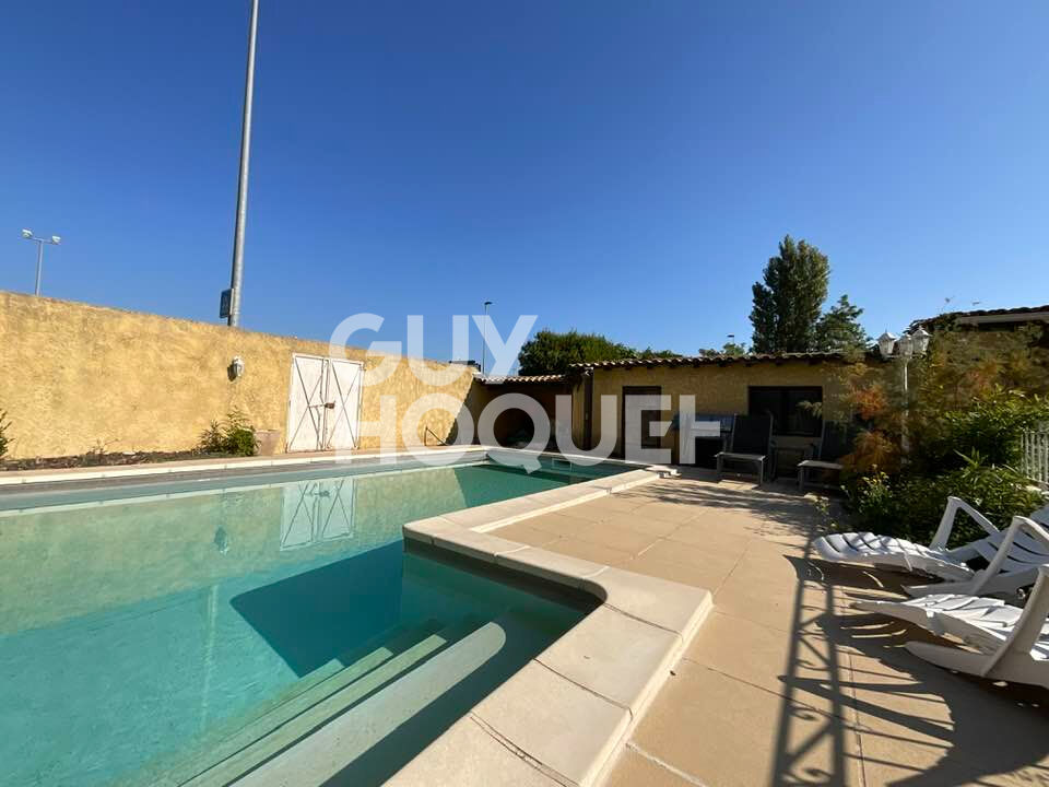 Maison type 4  de 149m² en carrez de plain pied avec piscine