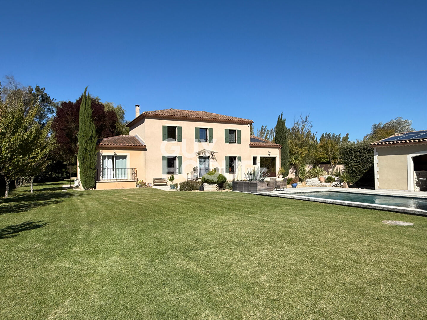 Superbe propriété au bord de la Sorgue au Thor 84250