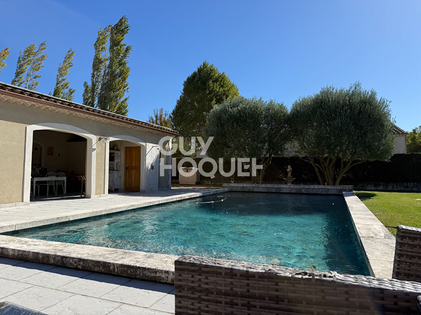 Superbe propriété au bord de la Sorgue au Thor 84250