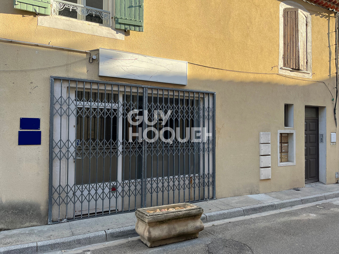 Local commercial  90m² Caumont Sur Durance 84510
