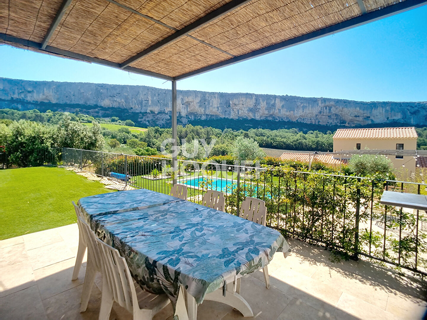 VILLA T4 plain pied avec piscine, vue et garage