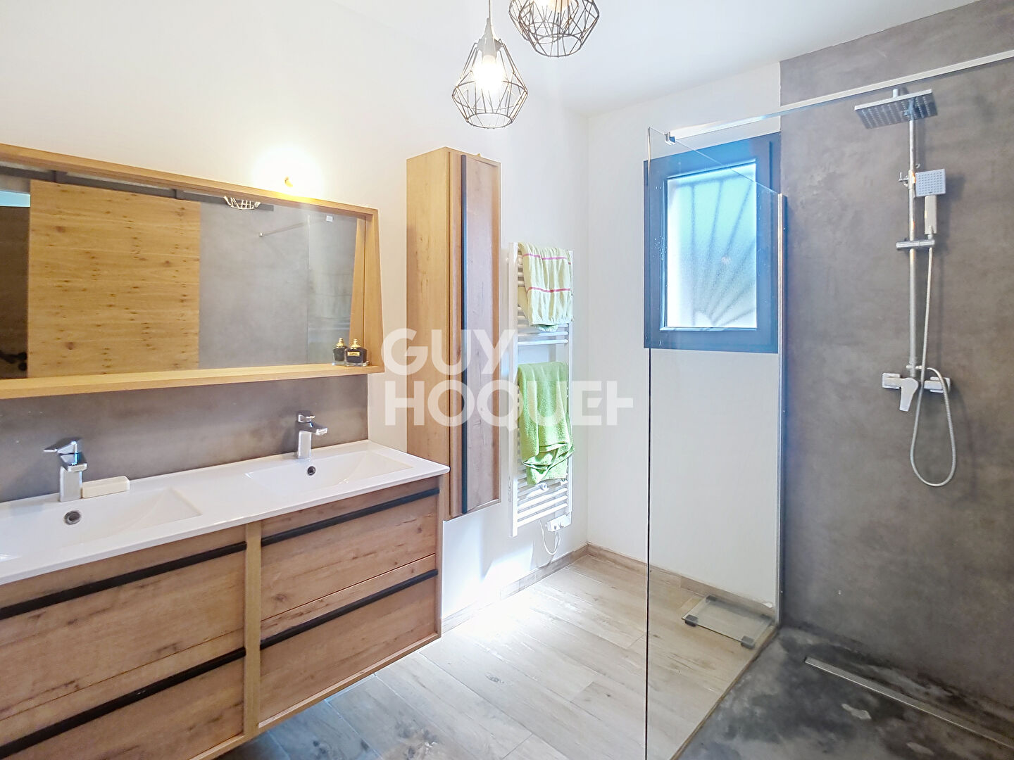 VILLA T4 plain pied avec piscine, vue et garage