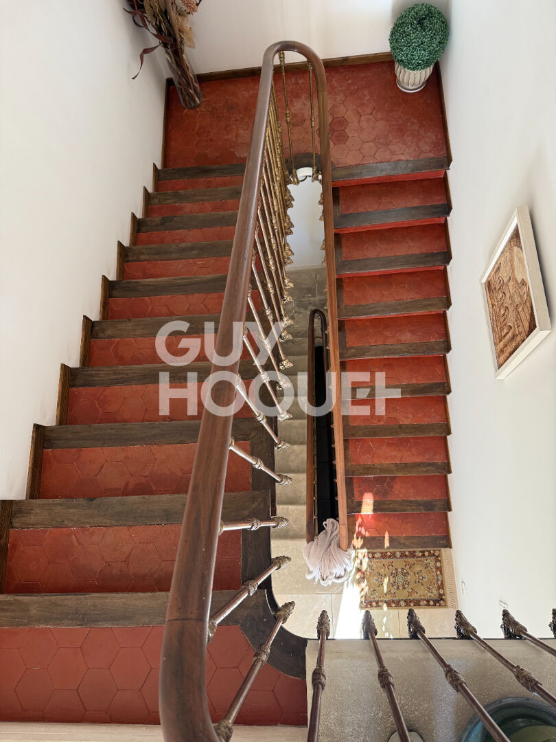 Maison bourgeoise Althen Des Paluds 20 pièces