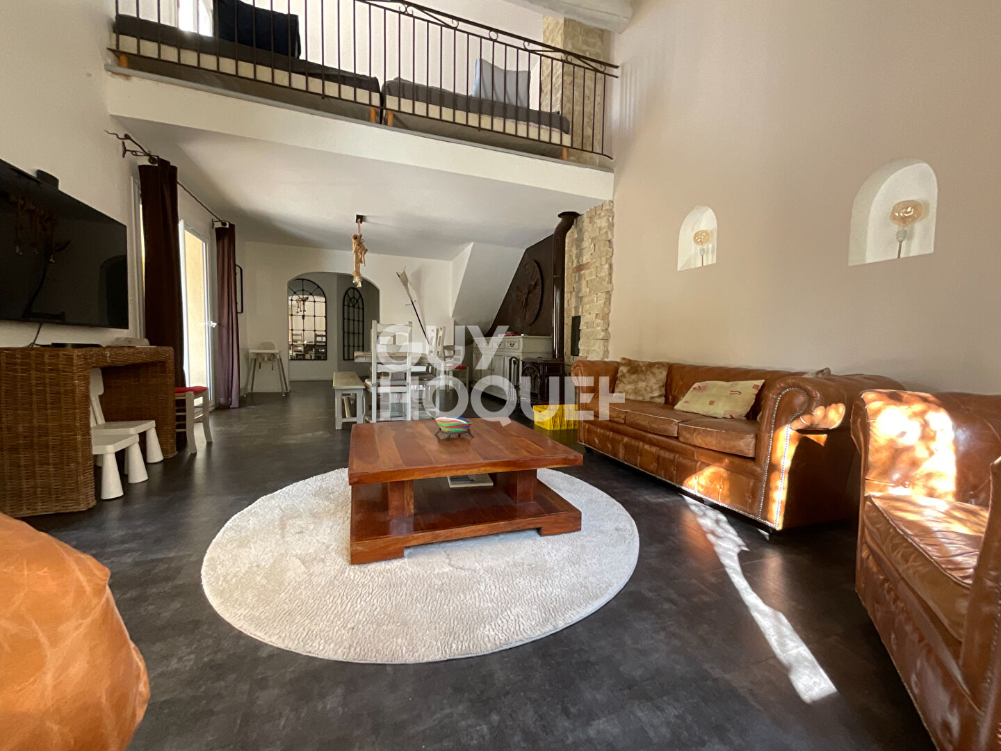 Ensemble immobilier (235m² utilisable ) , 2 piscines, dépendances, terrain 2000 m² Althen des Paluds