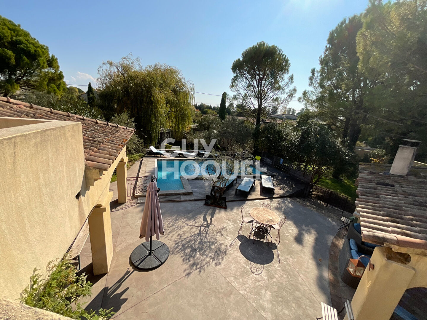 Ensemble immobilier (235m² utilisable ) , 2 piscines, dépendances, terrain 2000 m² Althen des Paluds