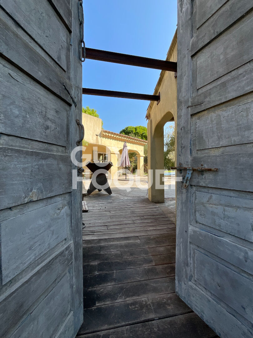 Ensemble immobilier (235m² utilisable ) , 2 piscines, dépendances, terrain 2000 m² Althen des Paluds