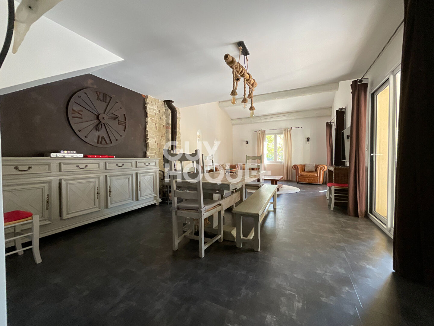 Ensemble immobilier (235m² utilisable ) , 2 piscines, dépendances, terrain 2000 m² Althen des Paluds