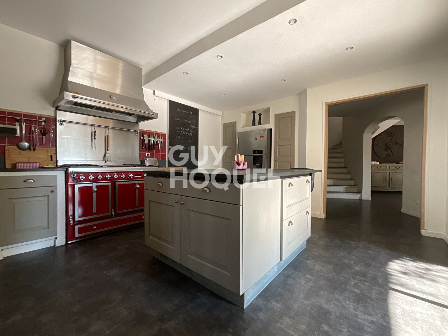 Ensemble immobilier (235m² utilisable ) , 2 piscines, dépendances, terrain 2000 m² Althen des Paluds