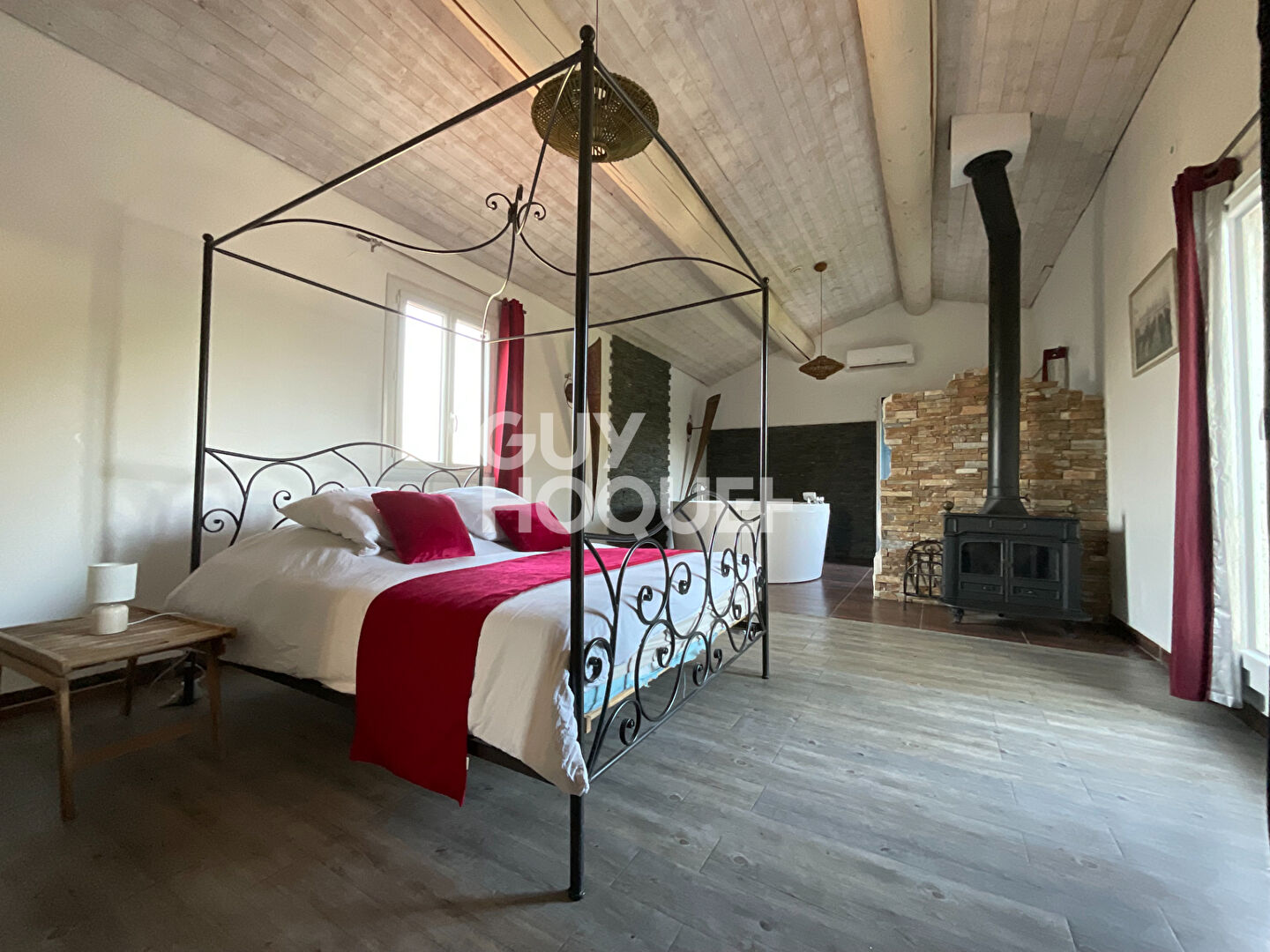 Ensemble immobilier (235m² utilisable ) , 2 piscines, dépendances, terrain 2000 m² Althen des Paluds