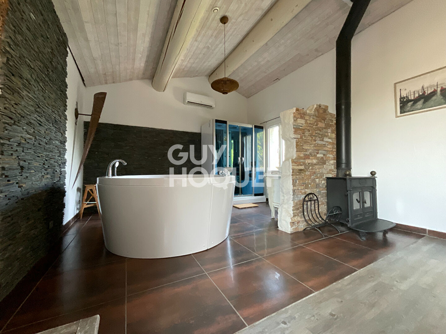 Ensemble immobilier (235m² utilisable ) , 2 piscines, dépendances, terrain 2000 m² Althen des Paluds