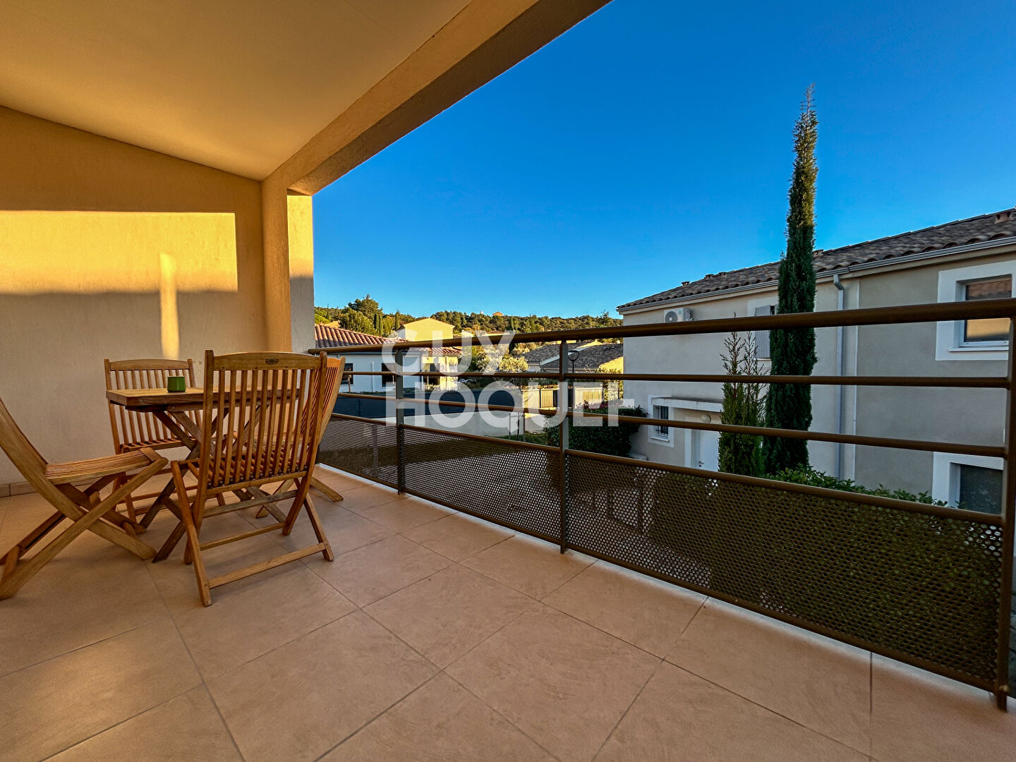 Appartement T3 Lagnes 72 m² lumineux TERRASSE 2 parkings local commun