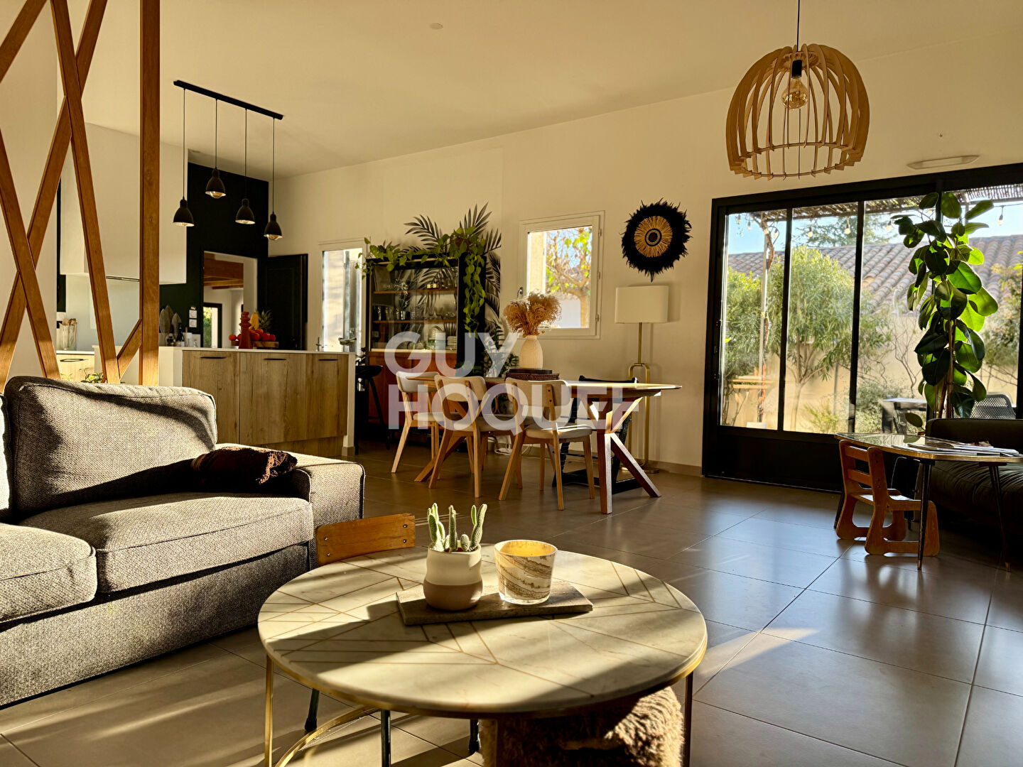 Maison récente T5 avec piscine.