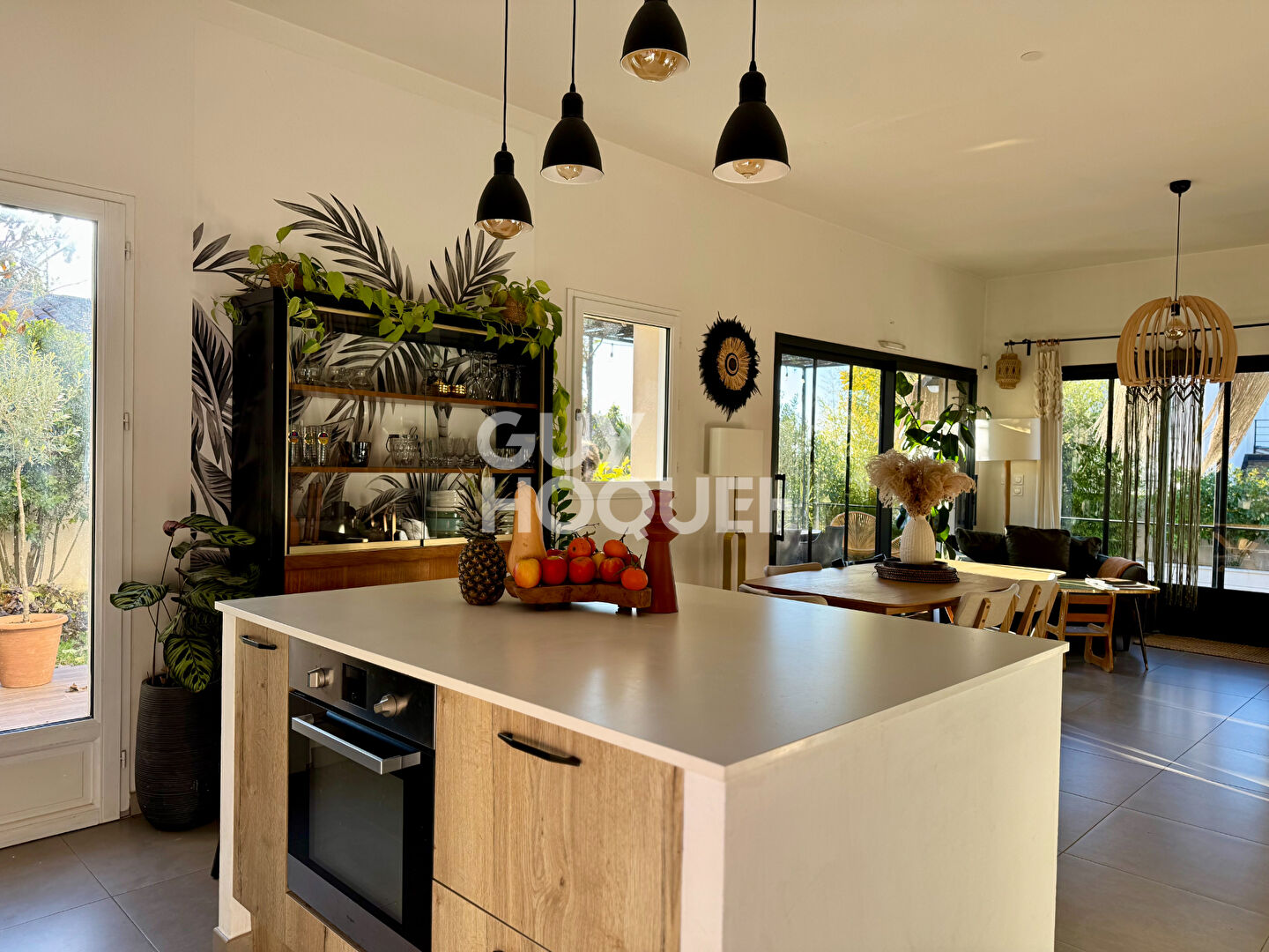 Maison récente T5 avec piscine.