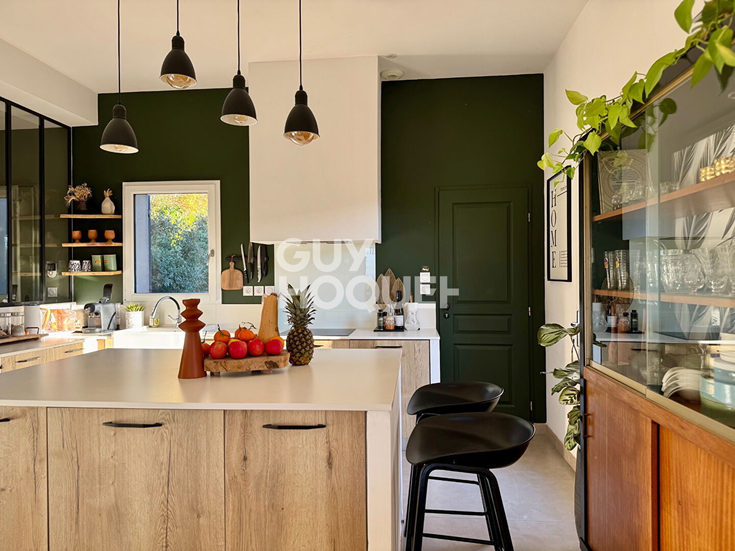 Maison récente T5 avec piscine.