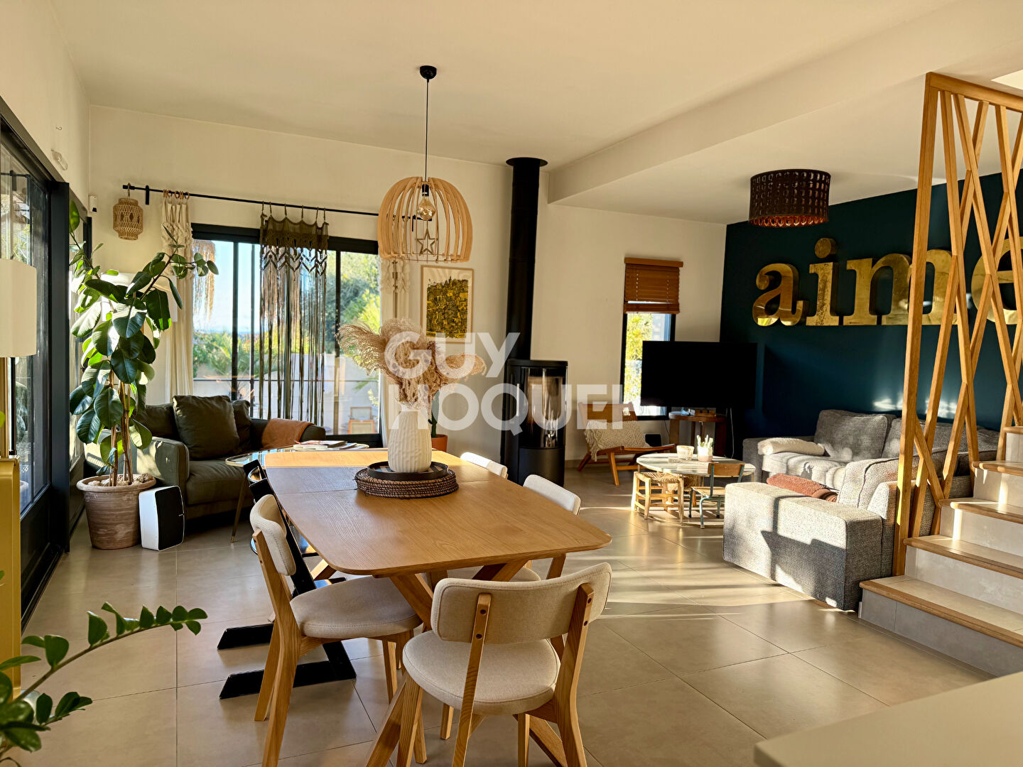 Maison récente T5 avec piscine.