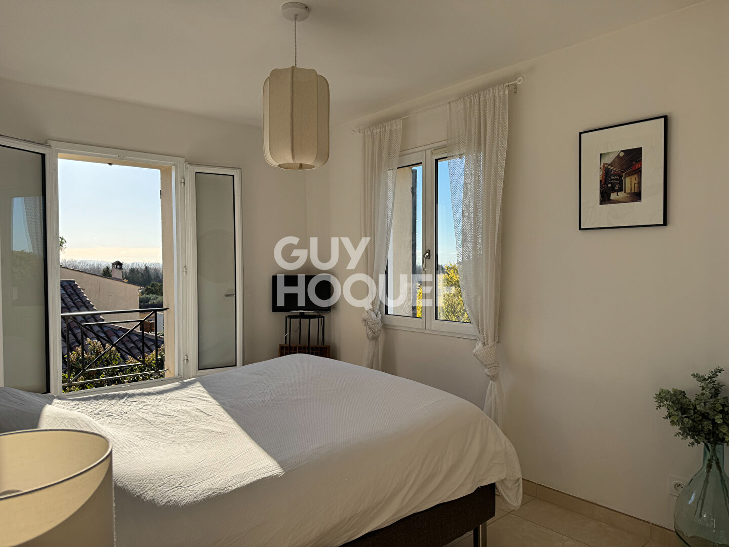 Maison récente T5 avec piscine.