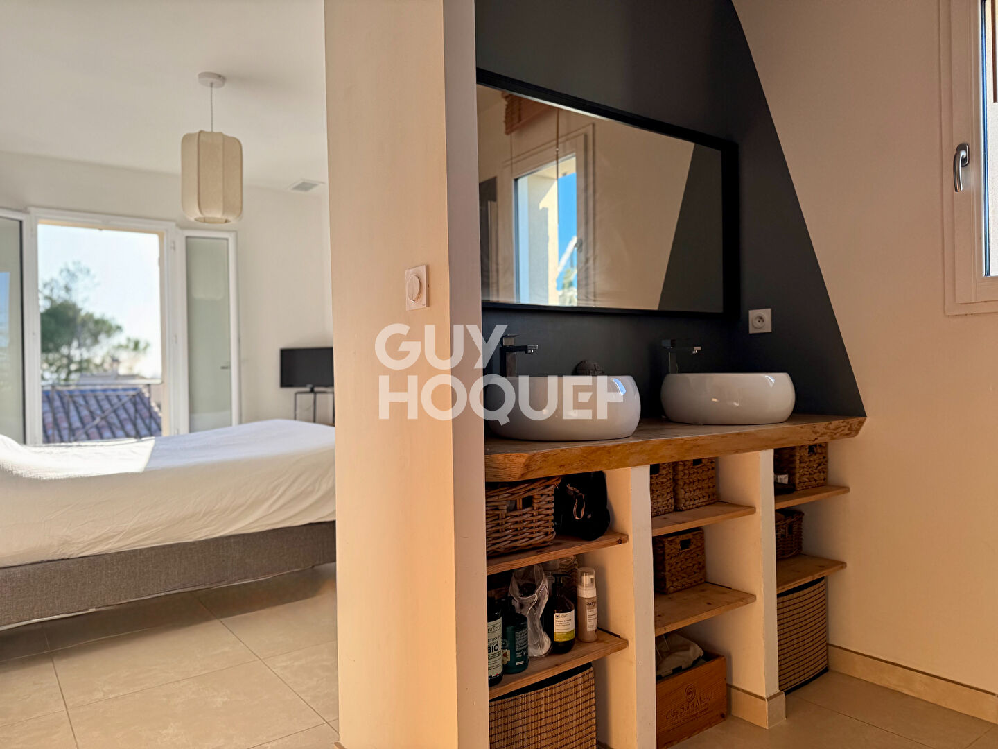 Maison récente T5 avec piscine.