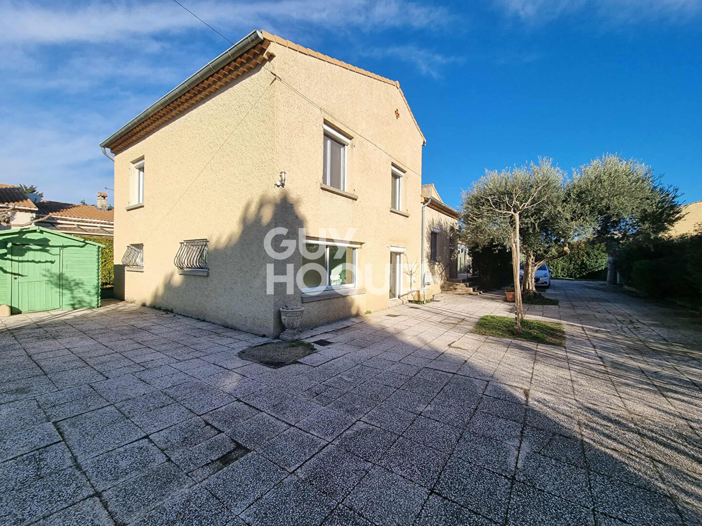 VILLA  Le Thor 5  chambres sur 1 110 m² de terrain