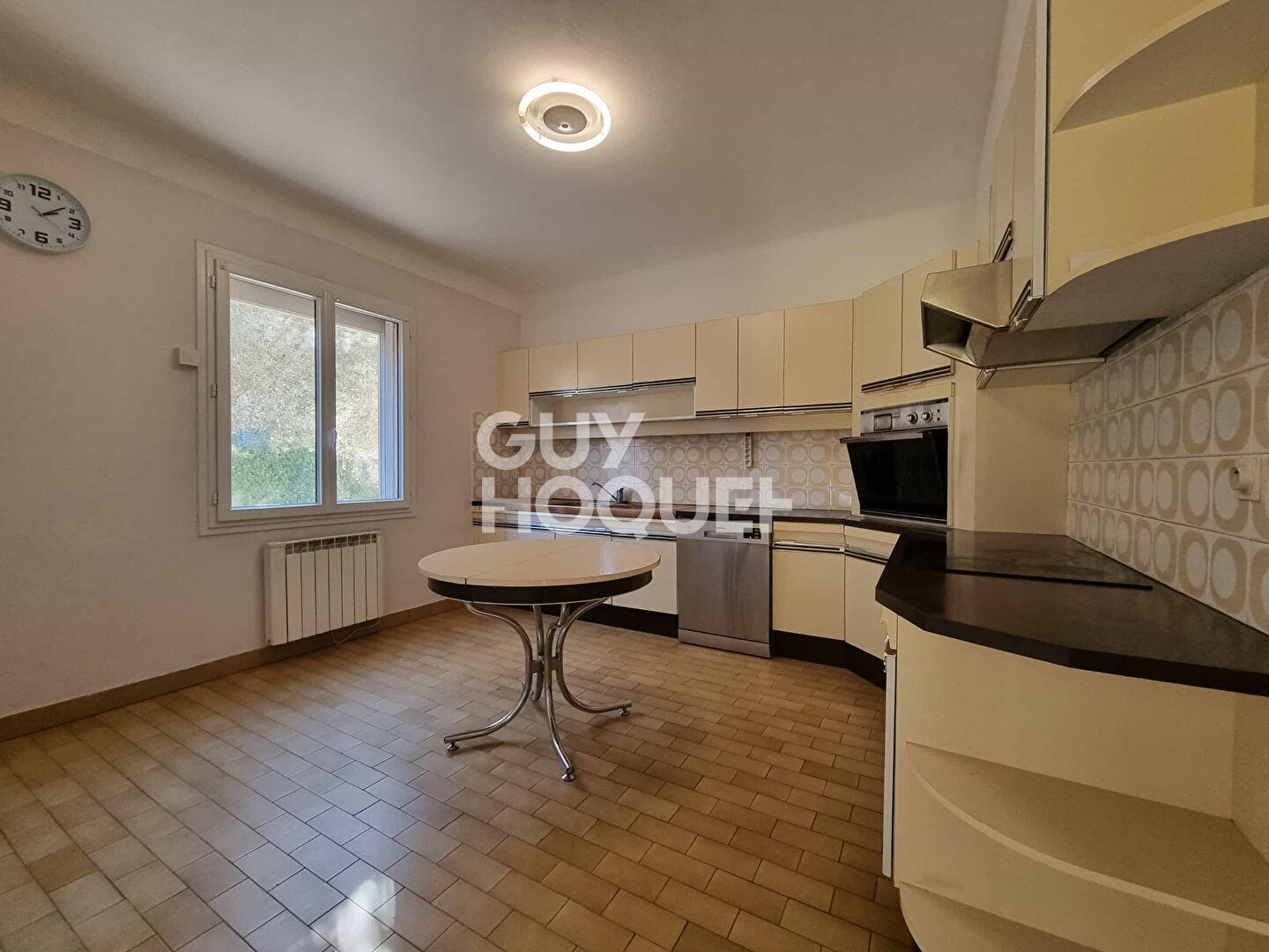 VILLA  Le Thor 5  chambres sur 1 110 m² de terrain