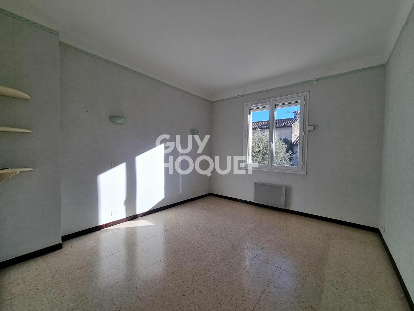 VILLA  Le Thor 5  chambres sur 1 110 m² de terrain