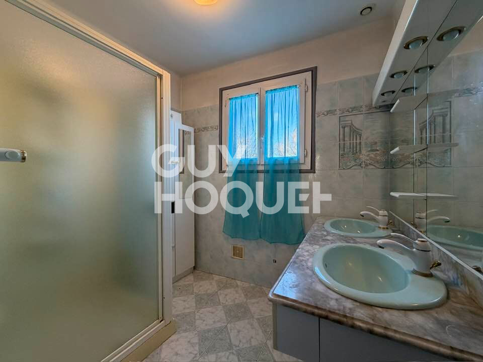 Le Thor  maison de ville de 2 logements