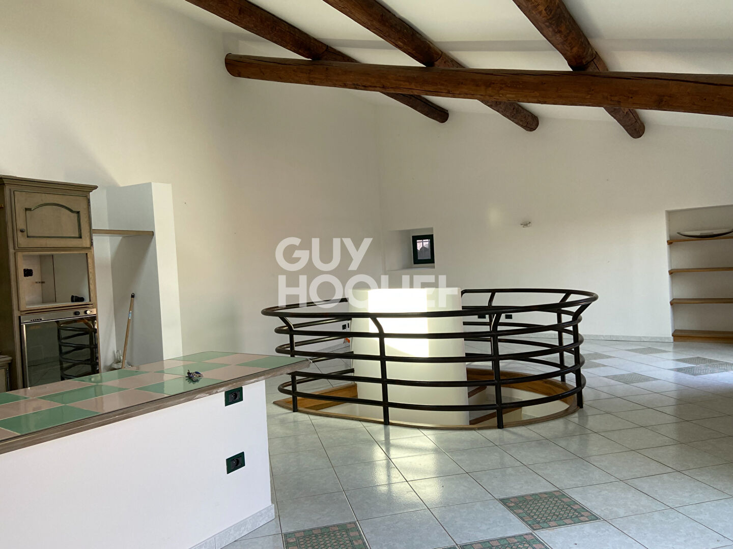 Maison  de type 3  (106 m²) à CAUMONT SUR DURANCE avec terrasses.