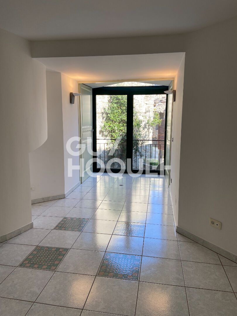 Maison  de type 3  (106 m²) à CAUMONT SUR DURANCE avec terrasses.