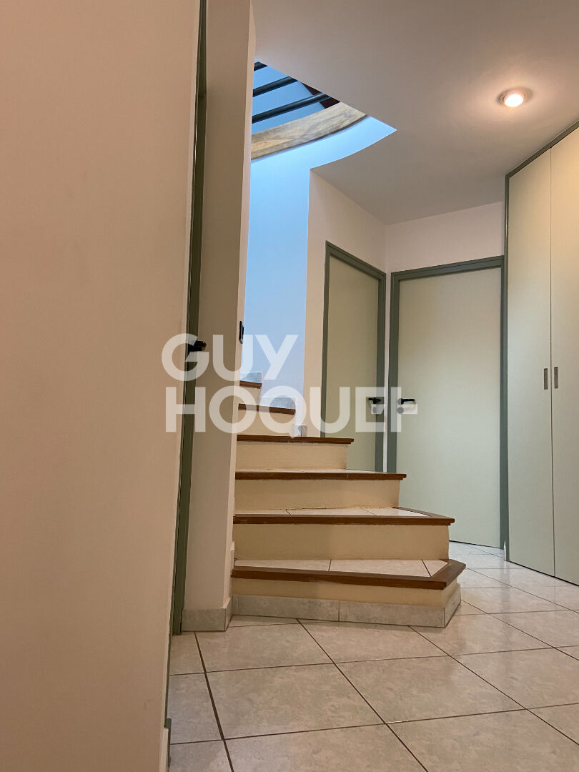 Maison  de type 3  (106 m²) à CAUMONT SUR DURANCE avec terrasses.