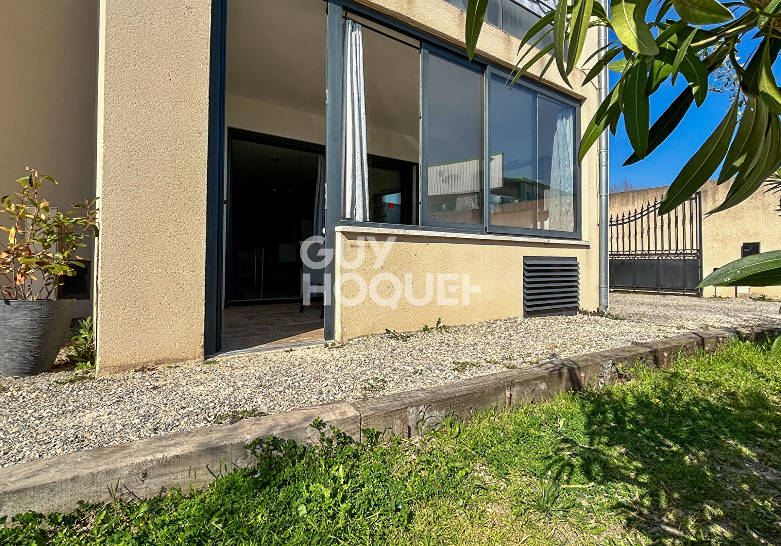 Appartement récent avec places de parking à l'Isle sur la Sorgue