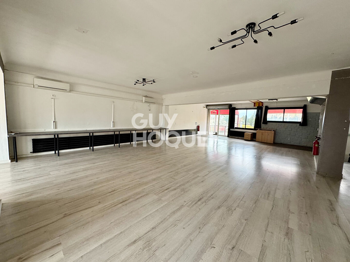 emplacement stratégique : Local commercial Cavaillon 131 m2