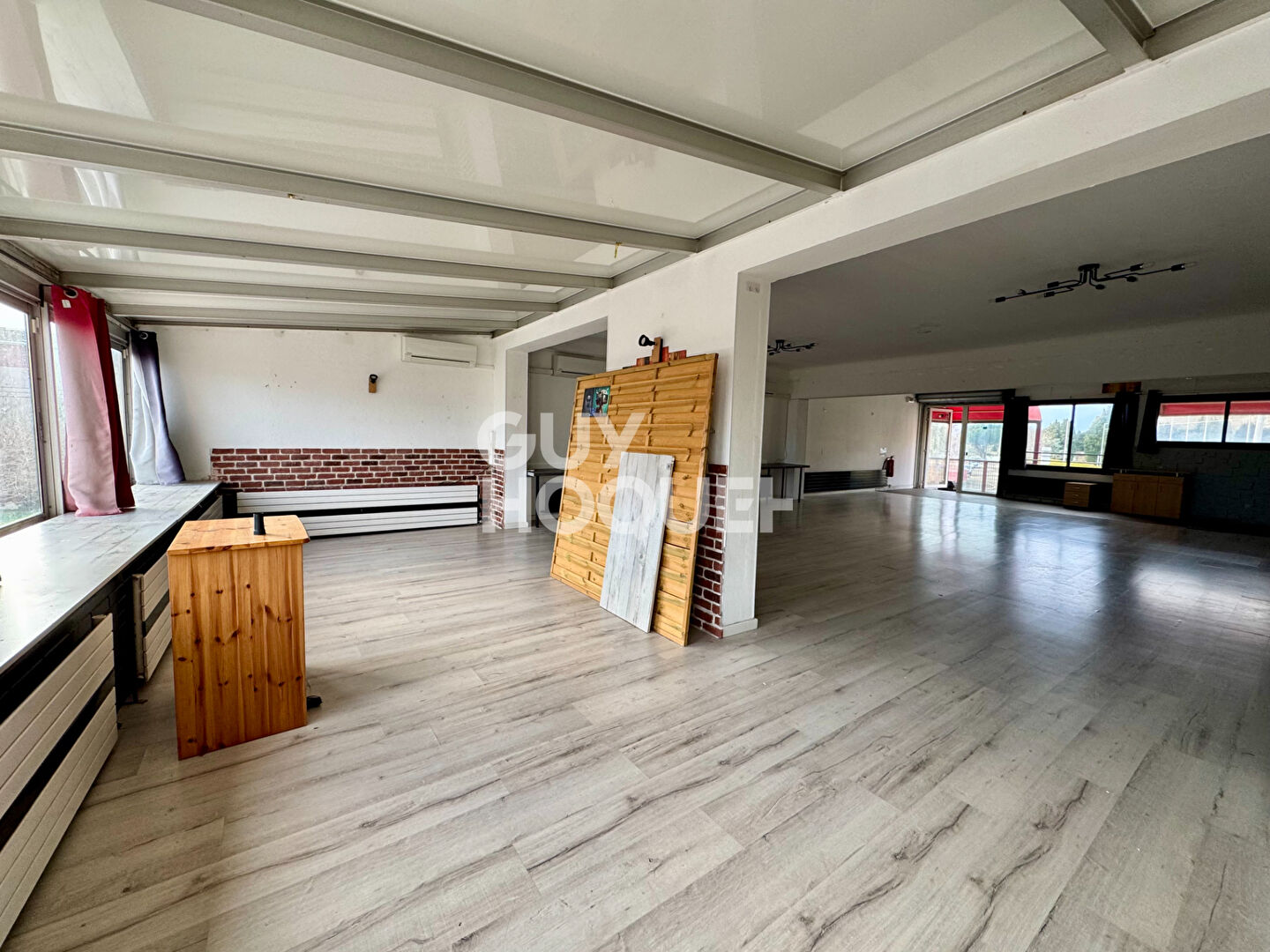 emplacement stratégique : Local commercial Cavaillon 131 m2