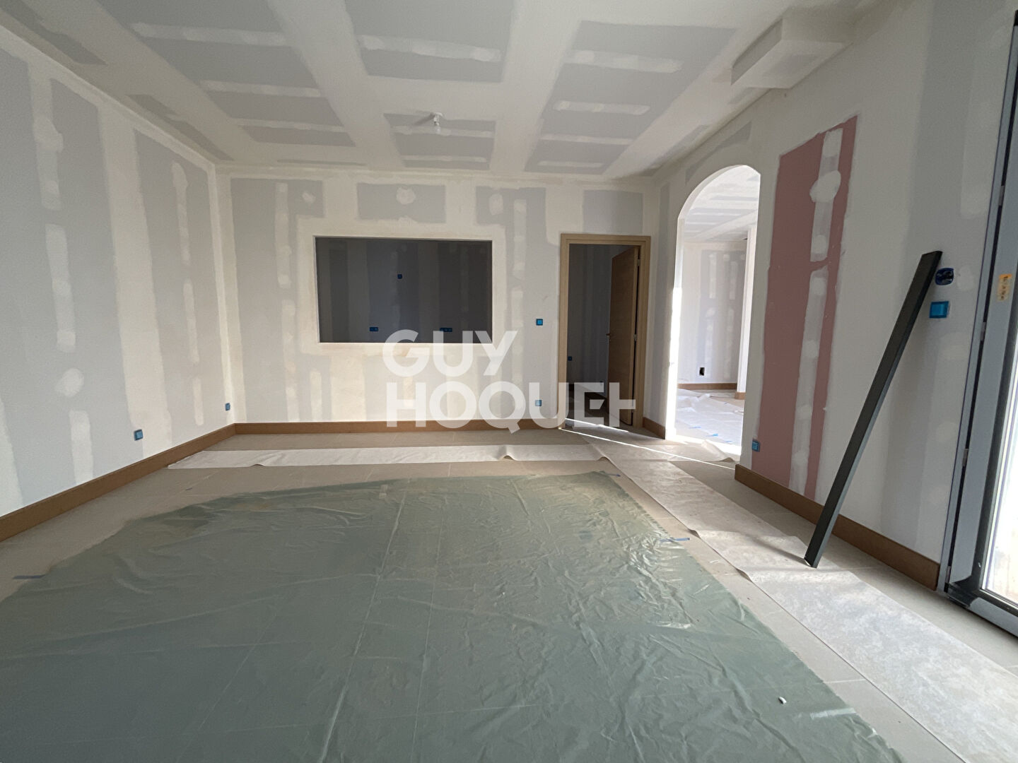 Maison neuve en cours de construction L Isle Sur La Sorgue PARTAGE DES EAUX