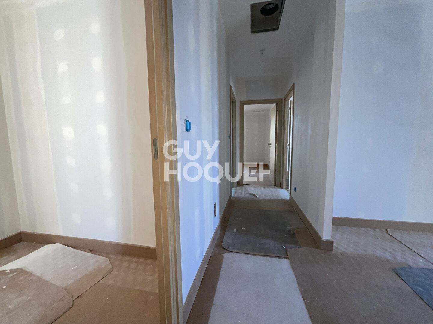 Maison neuve en cours de construction L Isle Sur La Sorgue PARTAGE DES EAUX