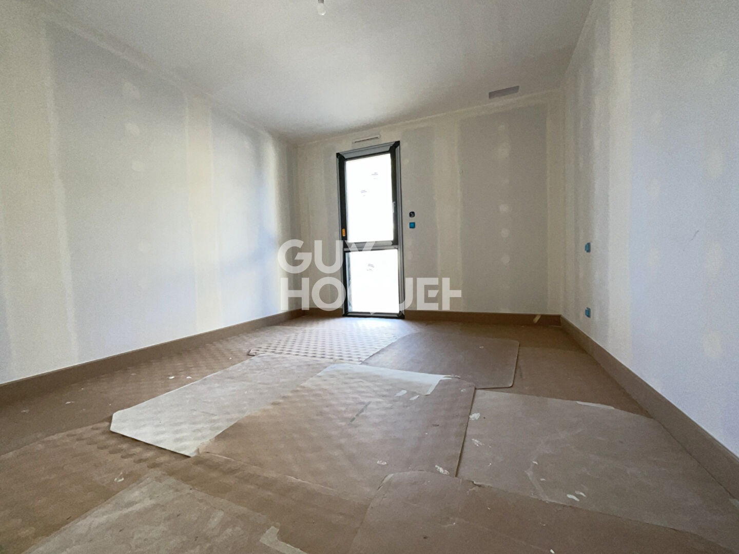 Maison neuve en cours de construction L Isle Sur La Sorgue PARTAGE DES EAUX