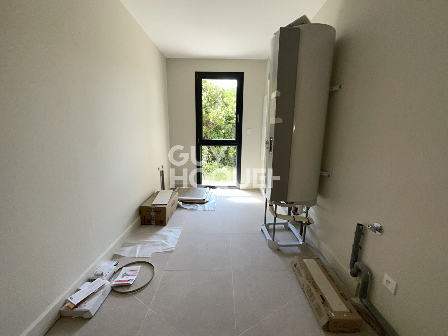 Maison neuve en cours de construction L Isle Sur La Sorgue PARTAGE DES EAUX