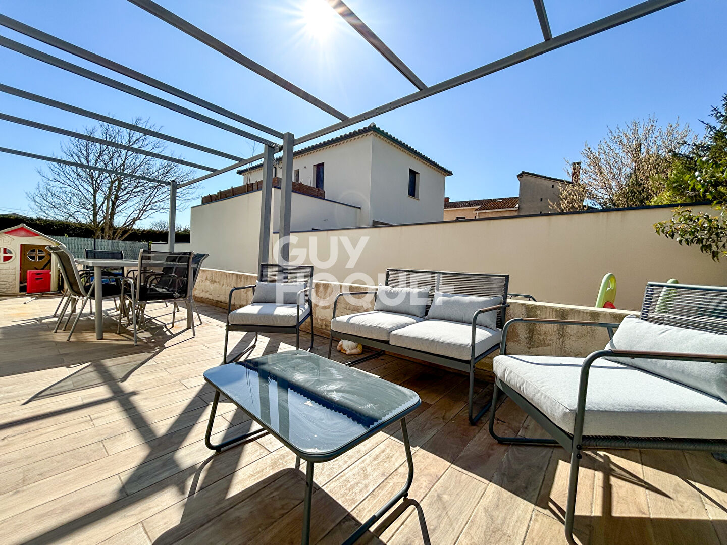 Maison familiale récente à 1 km du centre de L'Isle-sur-la-Sorgue