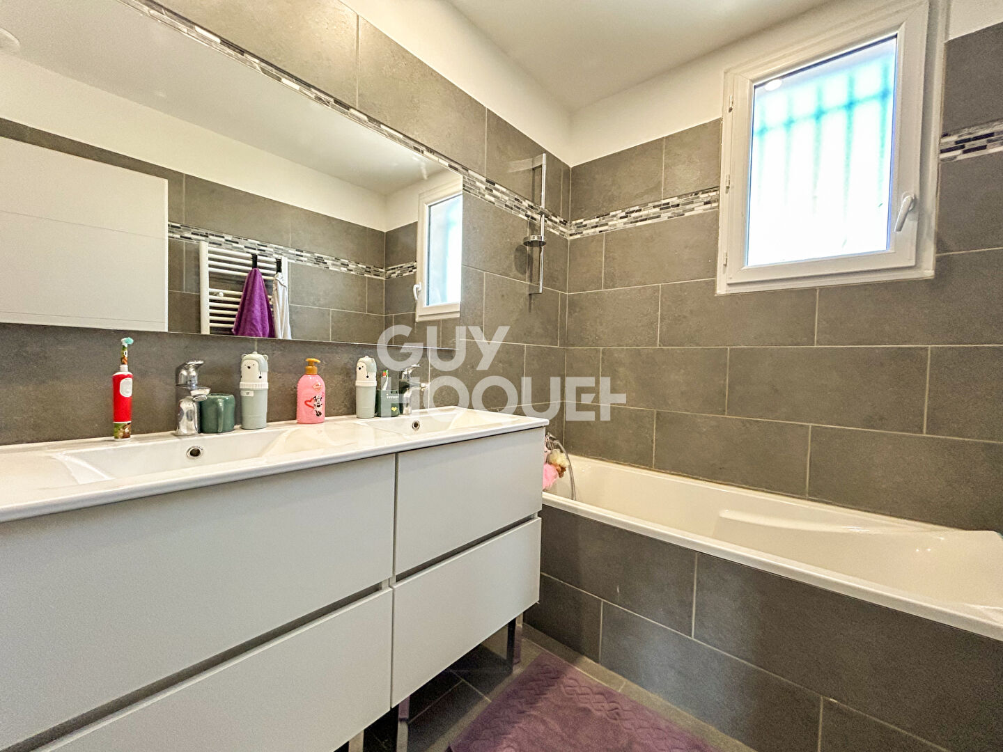 Maison familiale récente à 1 km du centre de L'Isle-sur-la-Sorgue