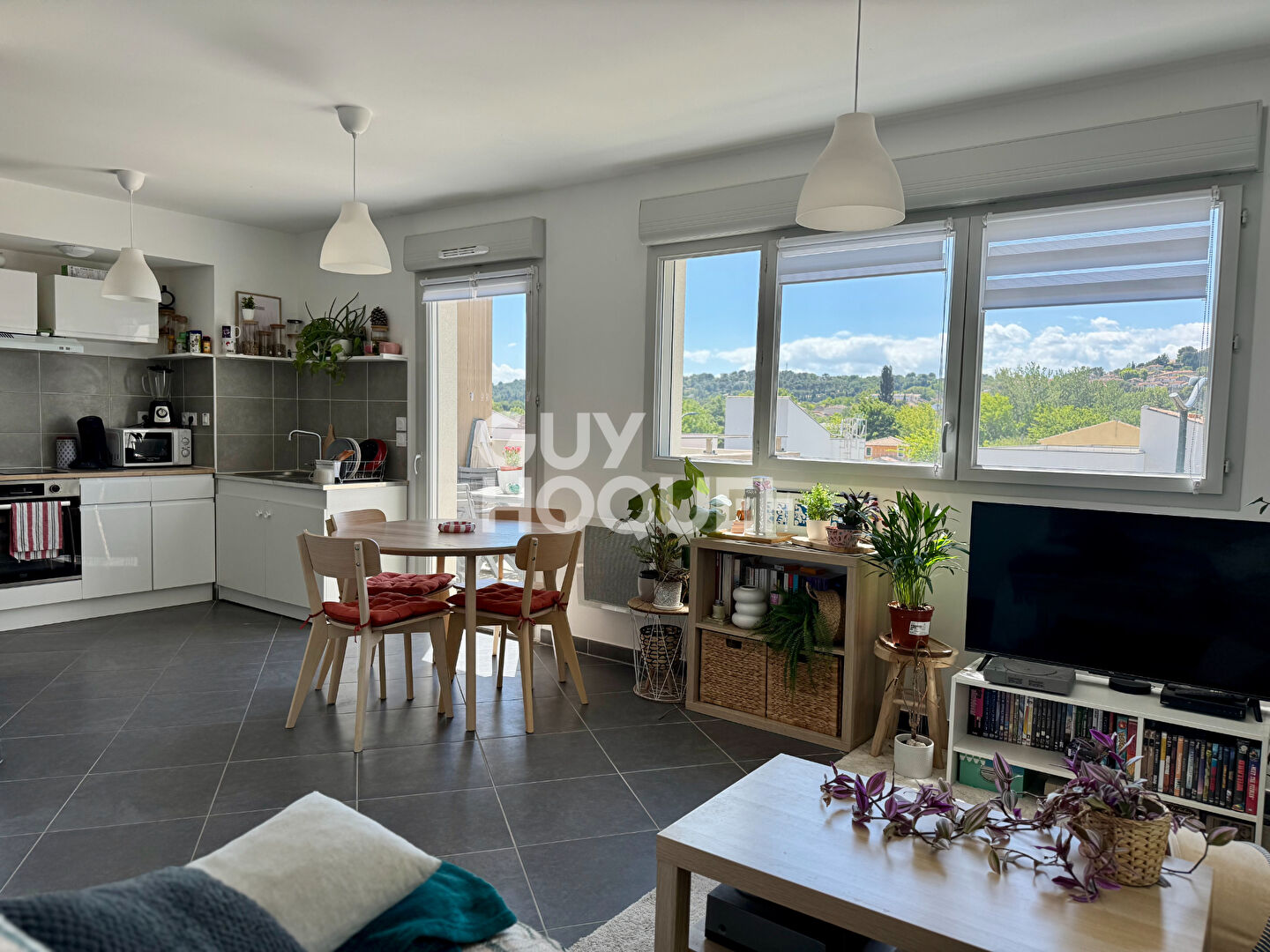  Chateauneuf De Gadagne appartement récent avec ascenseur