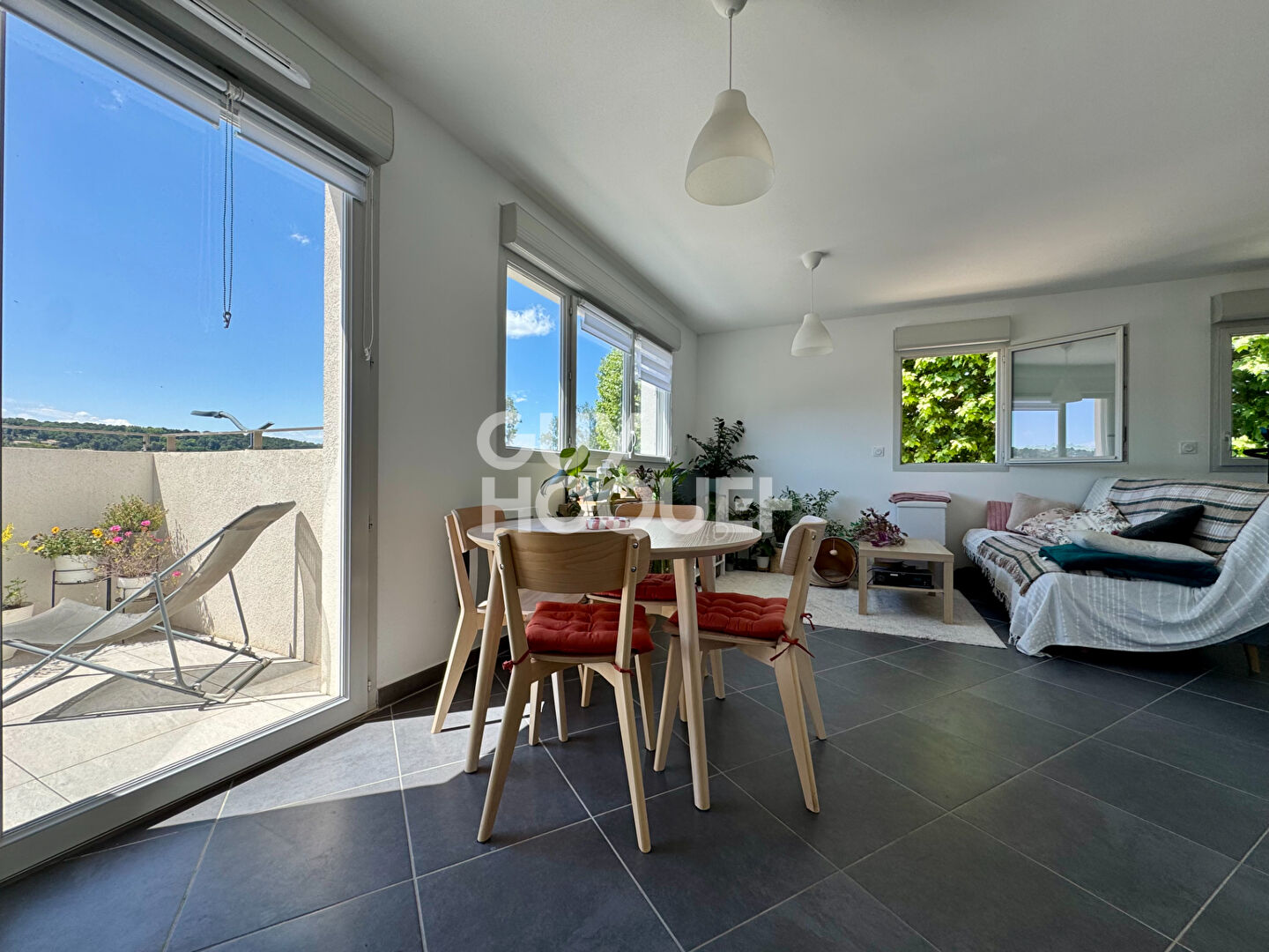 Chateauneuf De Gadagne appartement récent avec ascenseur