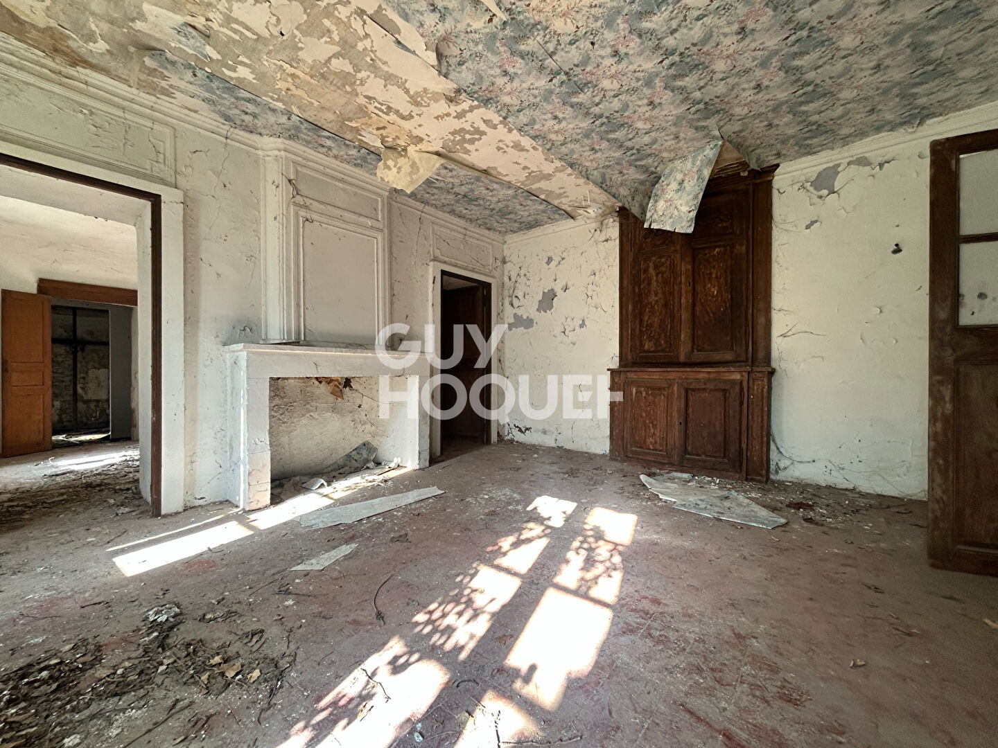 Ancien Hôtel à Robion avec jardin et piscine