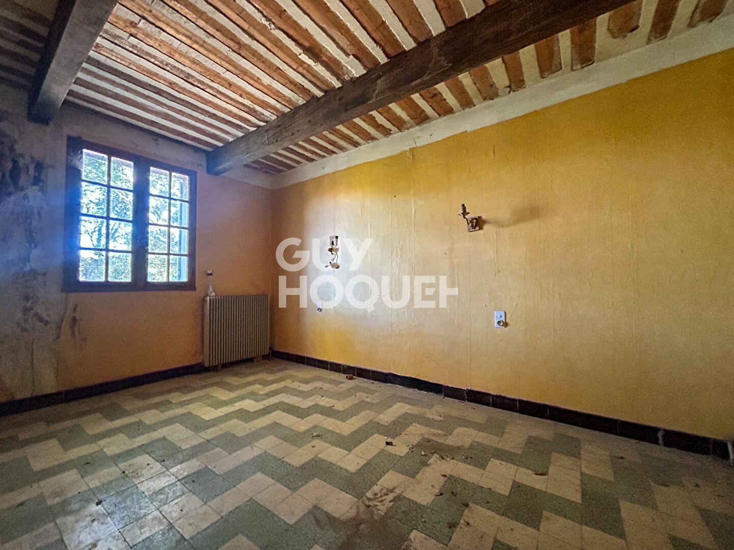 Ancien Hôtel à Robion avec jardin et piscine