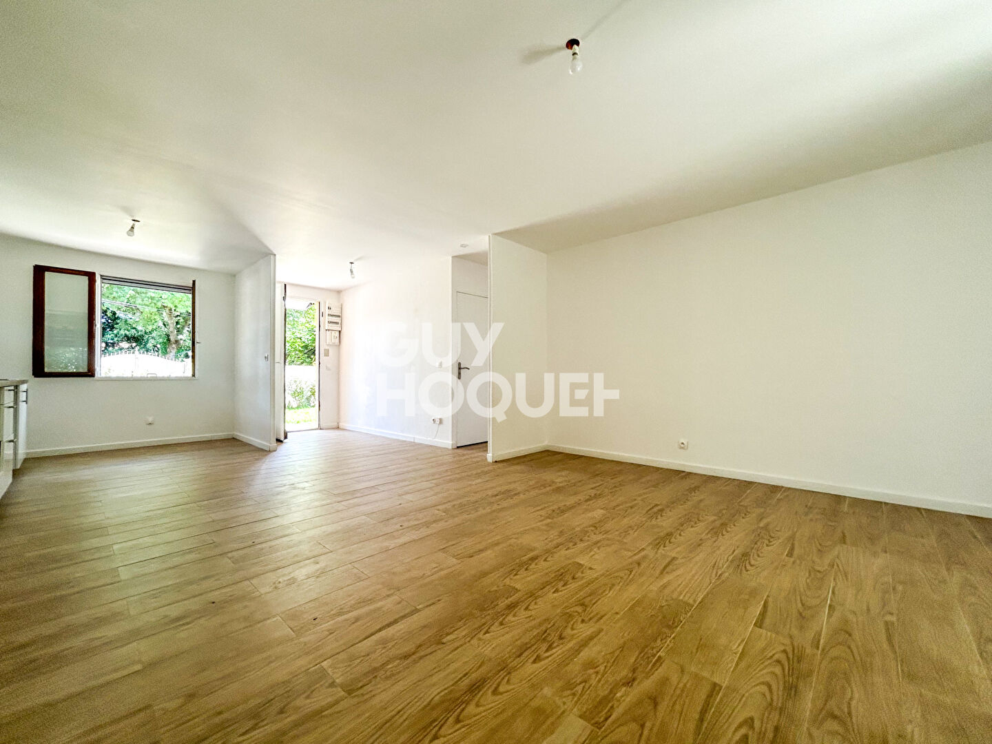 Maison plain pied L Isle Sur La Sorgue avec garage et terrain 870m²